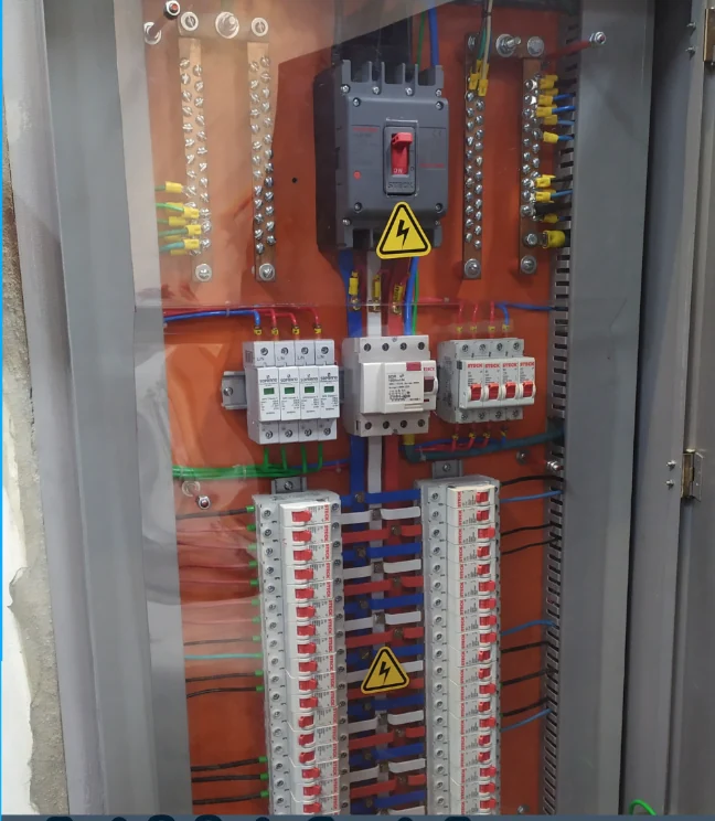 Quadro elétrico residencial organizado com disjuntores identificados e preparado para automação em Fortaleza CE