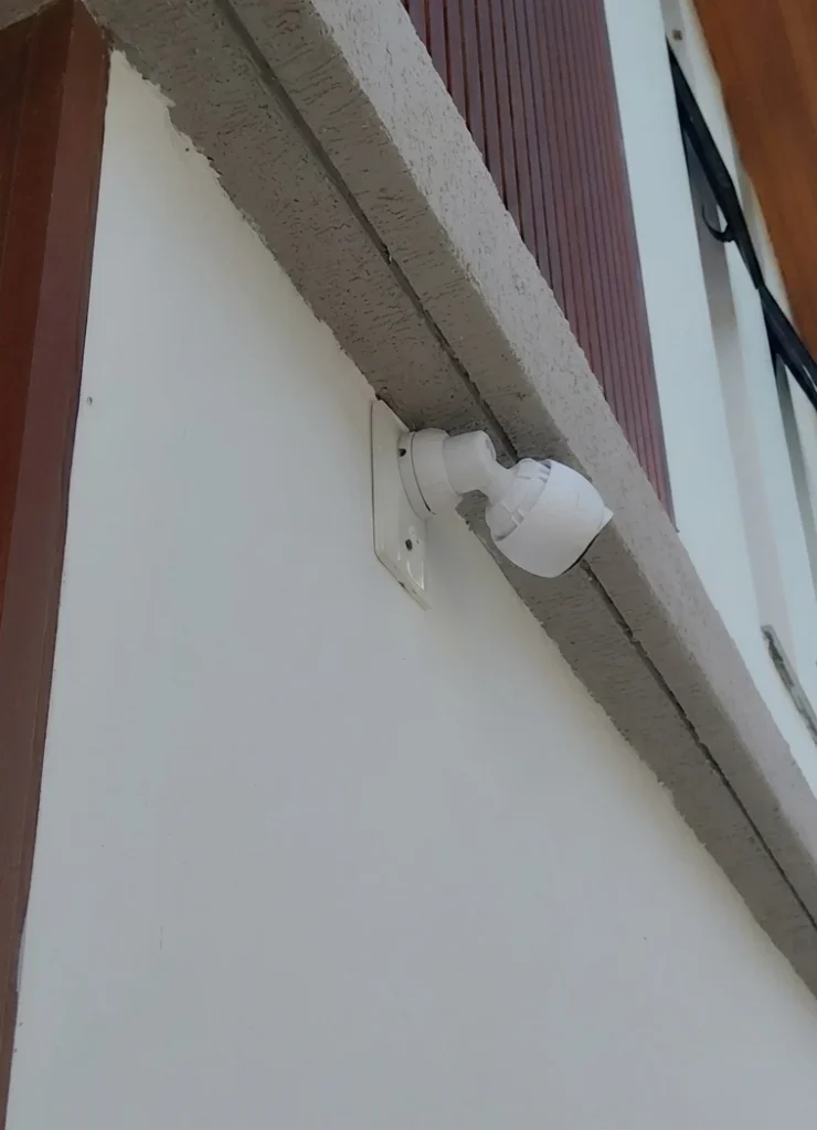 Câmera IP UniFi instalada em residência no Eusébio - Cidade Alpha.